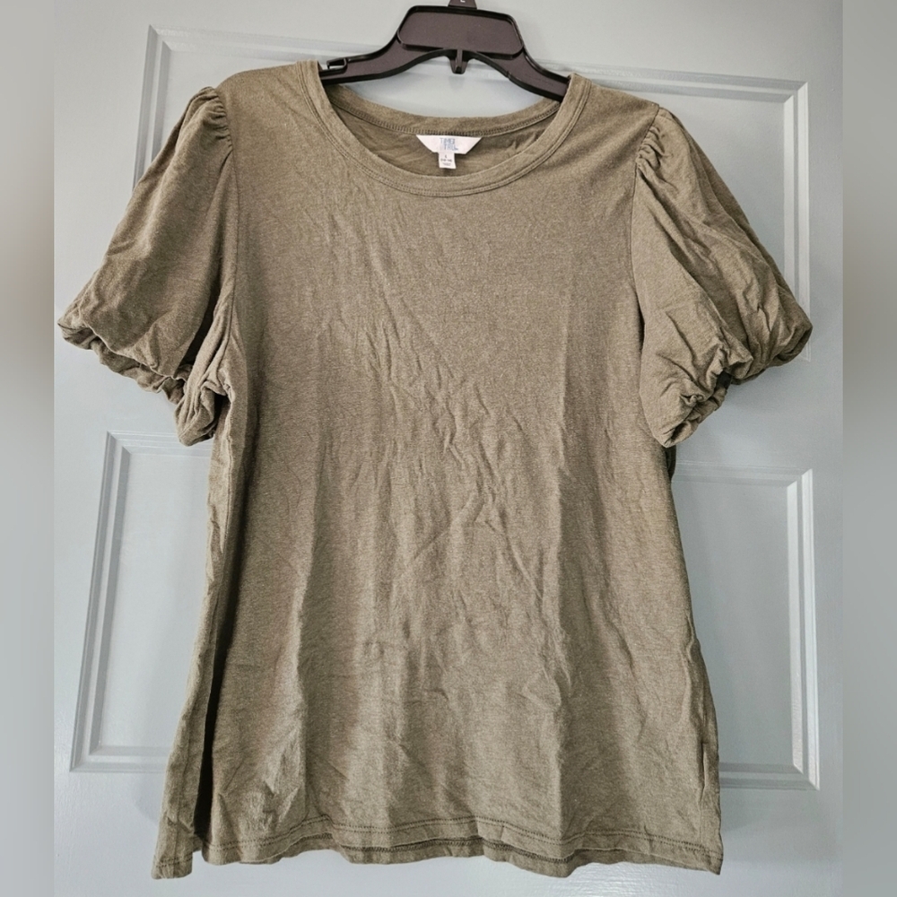 Olive time and tru large bubble sleeve top
